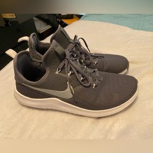 GREY NIKE FREES SIZE 10.5W